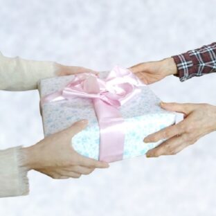 お歳暮にも相場はある？贈る相手別に解説！