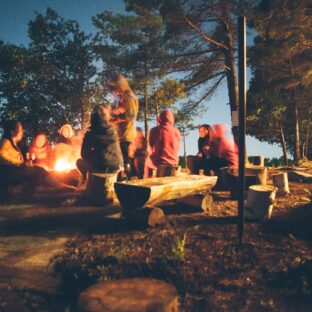 キャンプに欠かせない！焚き火のやり方&マナーをご紹介